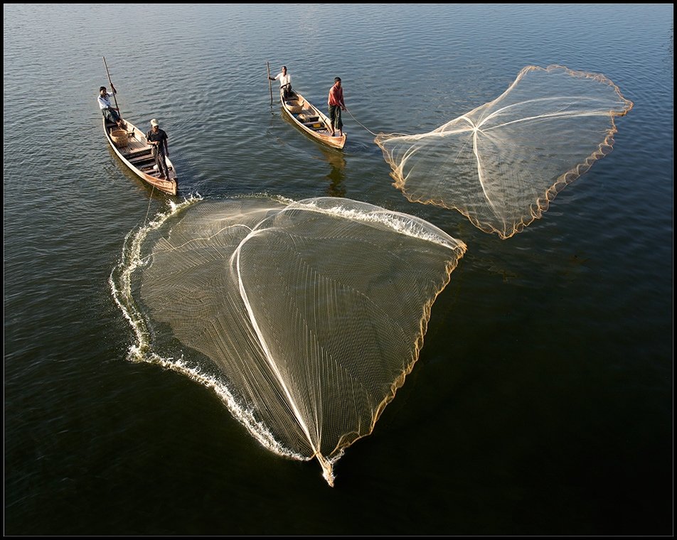 Кастинговая ловля рыбы. Рыболовная сеть парашют. Сеть парашют для рыбалки. Бредень закидной. Сеть для ловли рыбы.